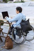 Persona discapacitada trabajando