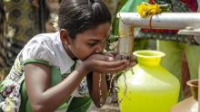 Sin letrinas ni higiene menstrual: la reacción en cadena por falta de agua que agrava la desigualdad de género