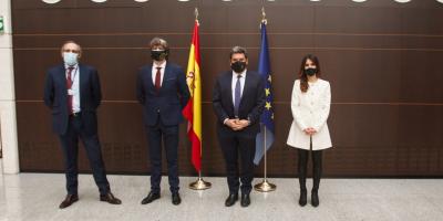 El ministro de Seguridad Social y el alcalde de Soria visitando en Madrid el centro de datos 