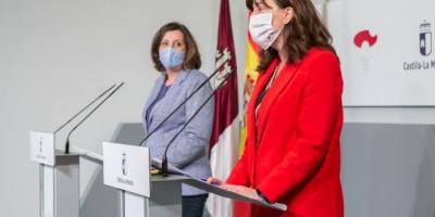 Blanca Fernández, consejera de Igualdad y portavoz aprobando convenio para financiar seis investigadores
