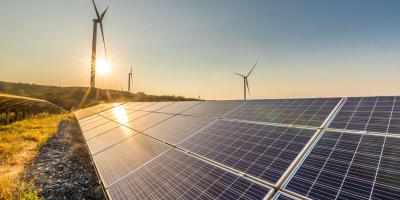 Castilla-La Mancha pisa el acelerador en cambios legales y contrataciones para agilizar expedientes de renovables