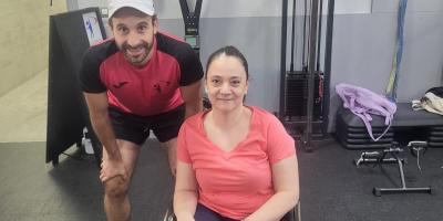 Ángela Lara vuelve a ponerse de pie tras 30 años gracias al deporte y la constancia