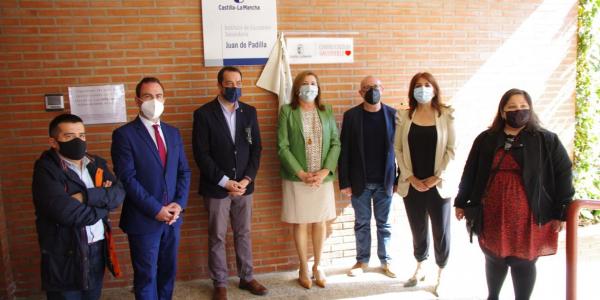 entrega de material para el desarrollo de los PES a los IES Juan de Padilla y Alonso de Covarrubias