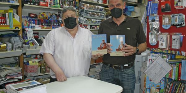 Javier Lozano y David Garcia en la libraria Delfos