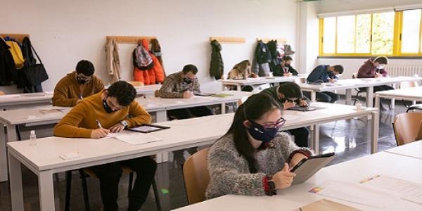 Jovenes de Coruna Universidad curso