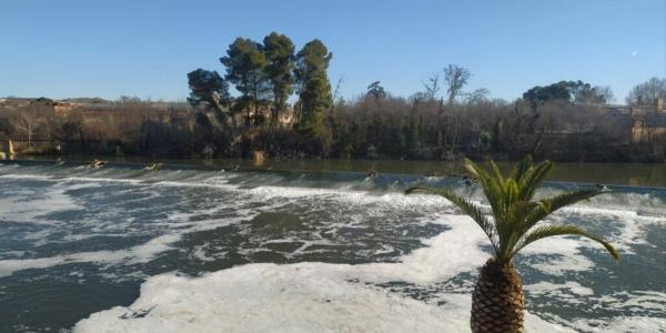 El “drama” del río Tajo en Toledo: medio siglo de contaminación sin que cesen las espumas ni el trasvase