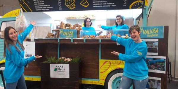 La 'foodtruck' de la inclusión: nueve jóvenes con discapacidad intelectual rompen barreras a través de la panadería
