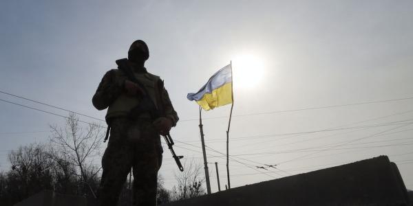 Rusia retira tropas de Kiev para centrarse en el asalto al Donbás