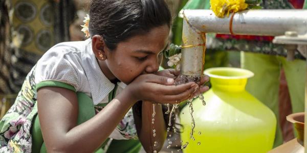Sin letrinas ni higiene menstrual: la reacción en cadena por falta de agua que agrava la desigualdad de género